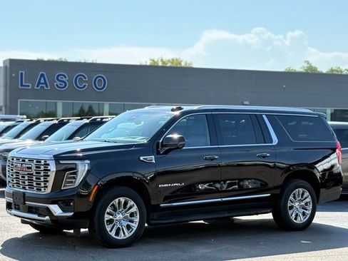 Used 2025 GMC Yukon XL Denali AWD/4WD image 1
