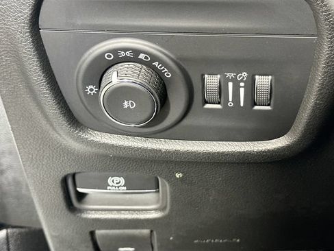 Used 2023 Jeep Grand Cherokee Limited w/ Black Appearance Package AWD/4WD image 25