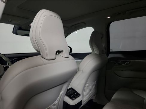 Certified 2025 Volvo XC90 B5 Plus w/ Protection Package AWD/4WD image 13