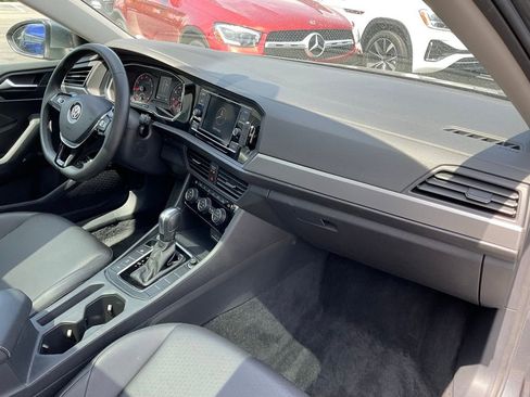 Used 2020 Volkswagen Jetta SE w/ SE Cold Weather Package FWD image 16