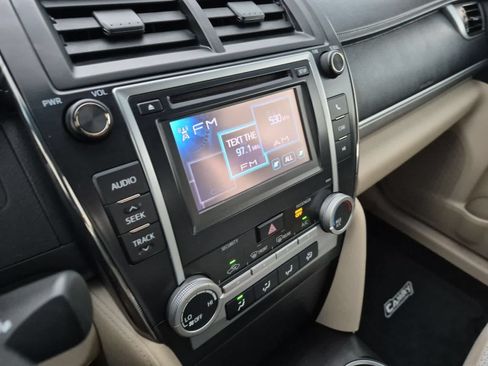 Used 2012 Toyota Camry LE FWD image 29