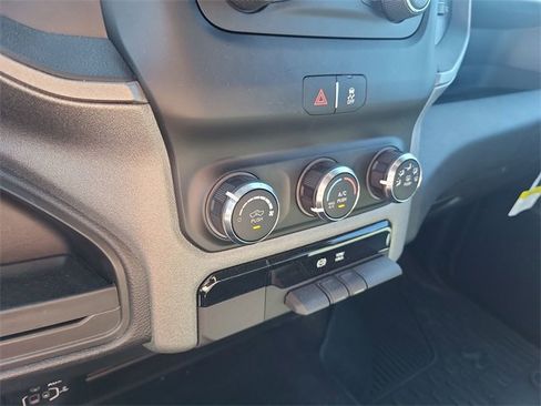 Used 2024 RAM 2500 Tradesman w/ Chrome Appearance Group image 16