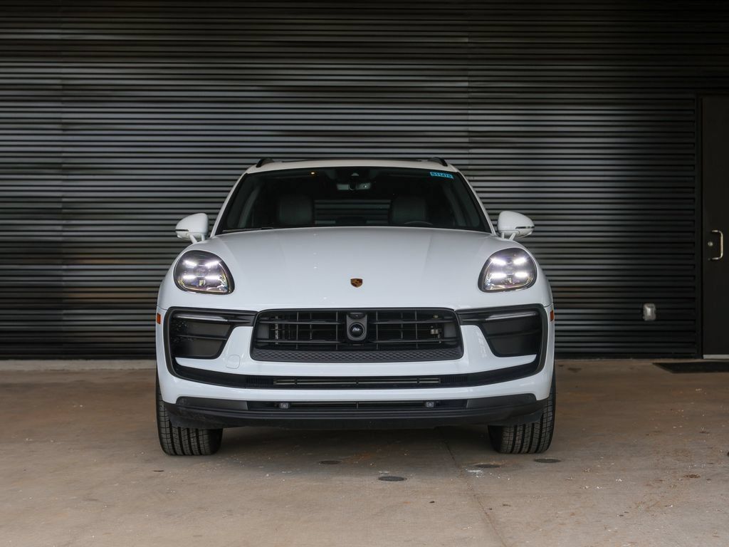 Certified 2026 Porsche Macan AWD/4WD image 10