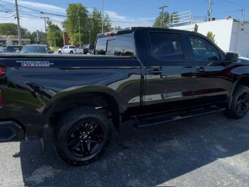 Used 2021 Chevrolet Silverado 1500 LT Trail Boss w/ Convenience Package II AWD/4WD image 2