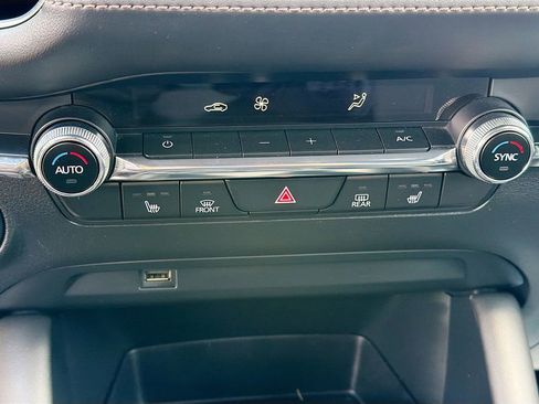 Used 2019 MAZDA MAZDA3 AWD Hatchback w/ Premium Pkg image 18
