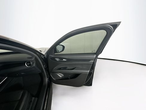 Used 2023 Alfa Romeo Stelvio Sprint RWD image 34