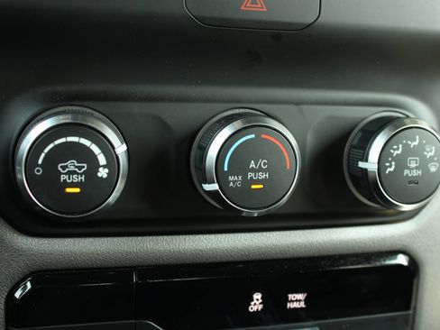 Used 2020 RAM 1500 Big Horn AWD/4WD image 37