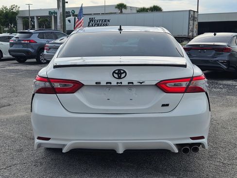 Used 2020 Toyota Camry SE FWD image 7