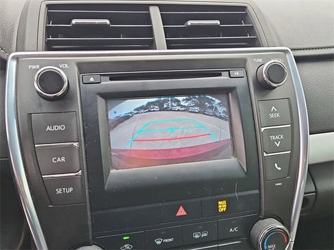 Used 2015 Toyota Camry SE image 25