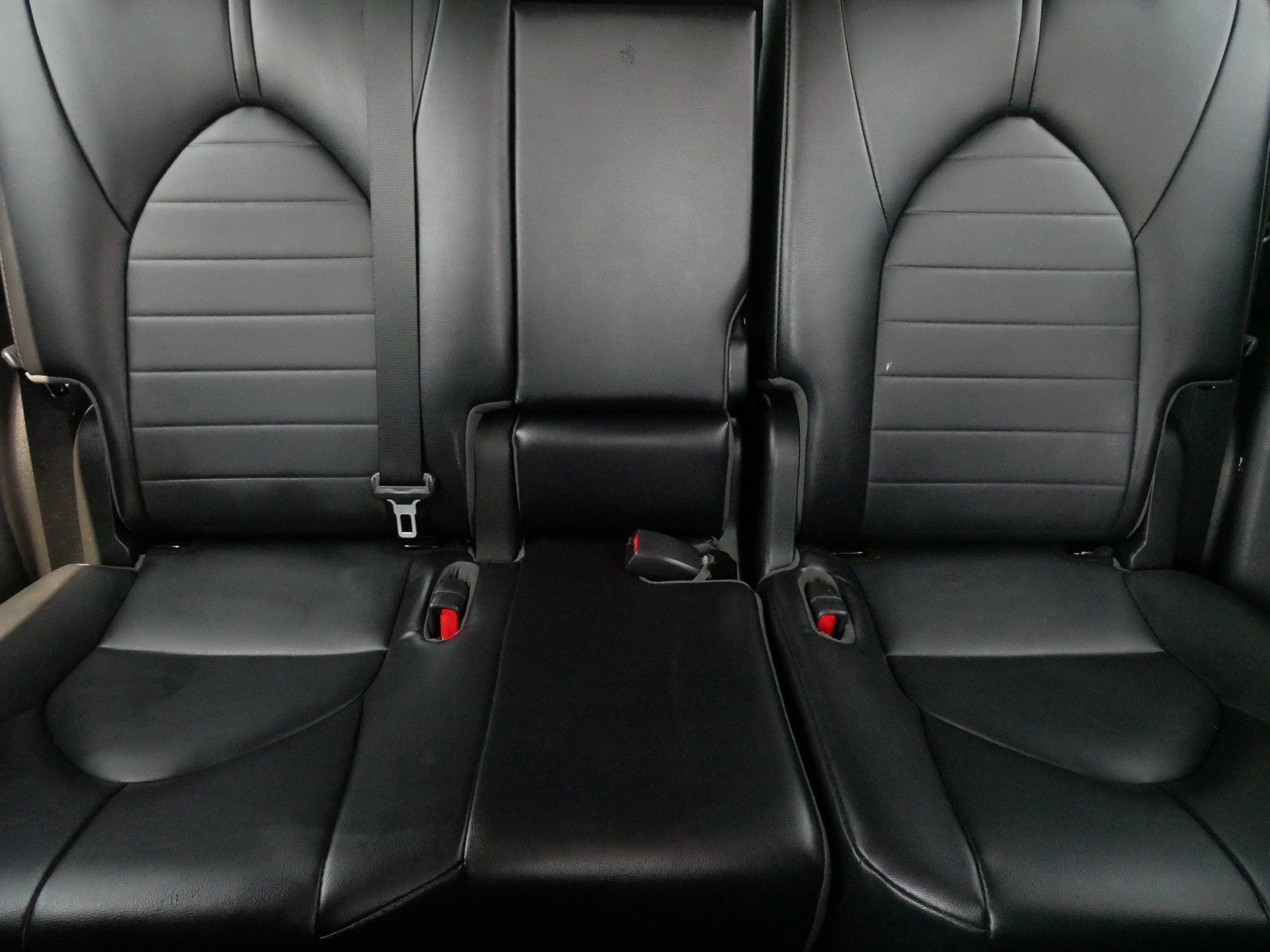 Used 2022 Toyota Highlander XLE AWD/4WD image 13
