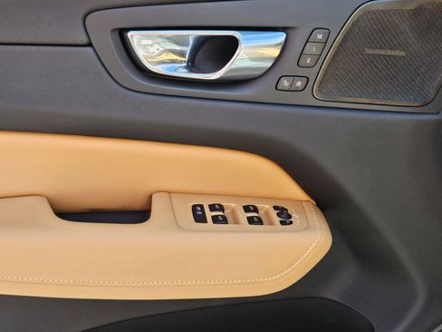 Used 2020 Volvo XC60 T5 Inscription image 16