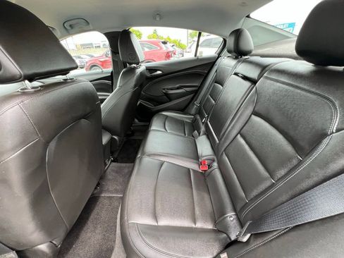 Used 2019 Chevrolet Cruze Premier FWD image 20