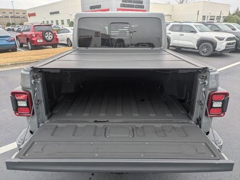 Used 2022 Jeep Gladiator Overland image 13