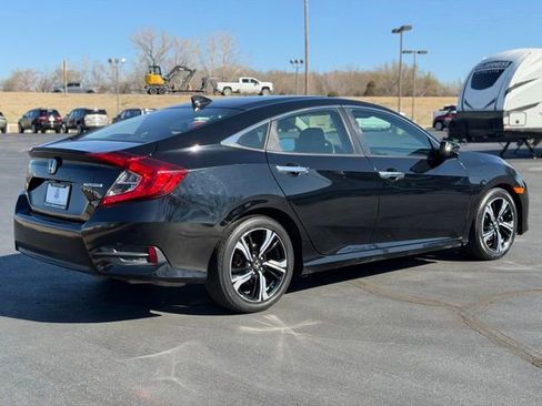 Used 2018 Honda Civic Touring image 7