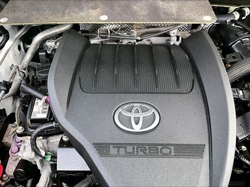 Used 2023 Toyota Highlander XLE FWD image 33