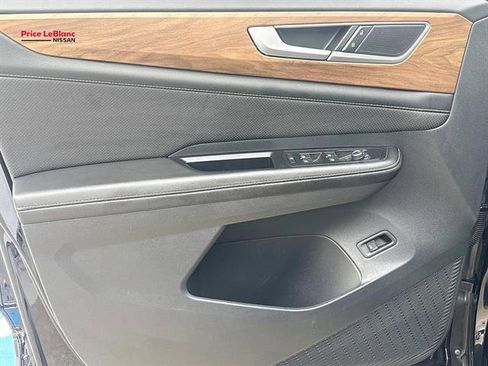 Used 2025 Volkswagen Atlas SE FWD image 18