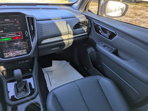 Used 2025 Subaru Forester Limited AWD/4WD image 17