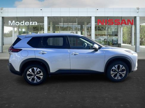 Used 2023 Nissan Rogue SV image 6