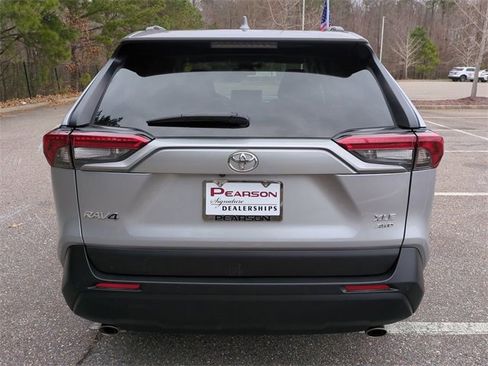 Used 2023 Toyota RAV4 XLE Premium image 5
