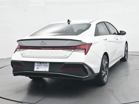 Used 2025 Hyundai Elantra SEL FWD image 6