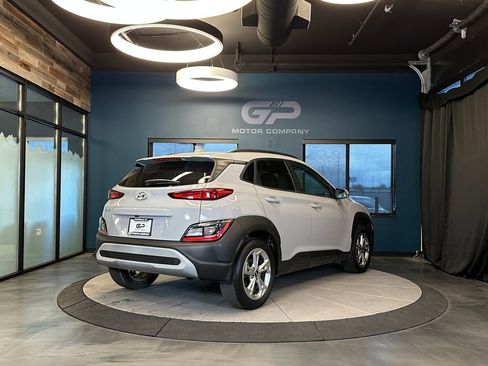 Used 2022 Hyundai Kona SEL w/ Convenience Package FWD image 3
