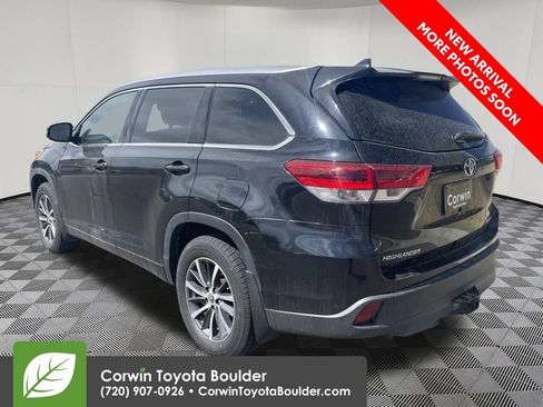 Used 2017 Toyota Highlander XLE AWD/4WD image 5