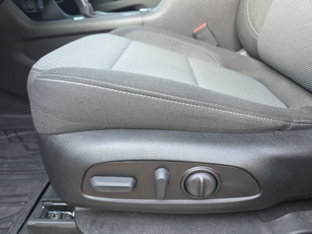 Certified 2023 Chevrolet Traverse LT w/ LPO, Floor Liner Package AWD/4WD image 32