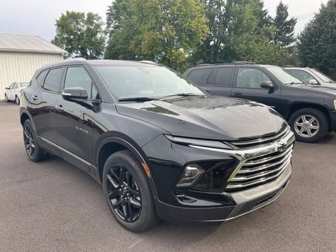 Used 2023 Chevrolet Blazer Premier w/ Enhanced Convenience Package FWD image 2