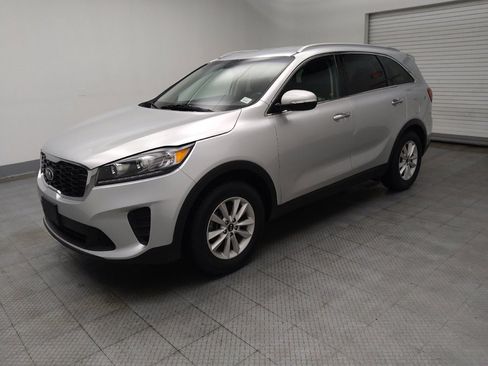 Used 2019 Kia Sorento LX w/ LX Convenience Package image 2