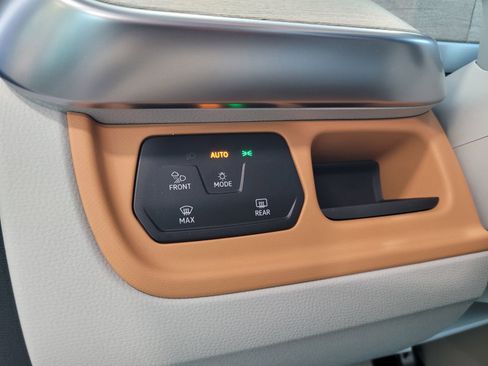 Used 2025 Volkswagen ID. Buzz 1st Edition image 30