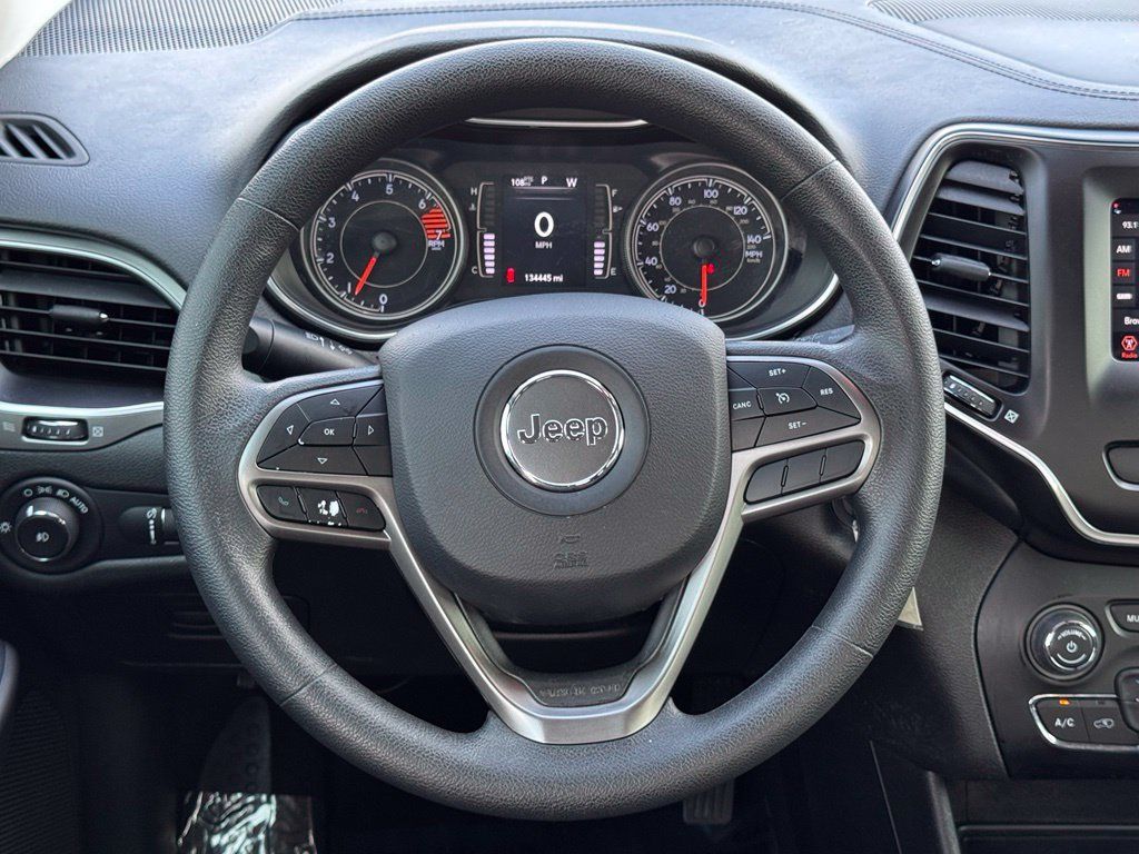 Used 2019 Jeep Cherokee Latitude w/ Popular Appearance Group AWD/4WD image 7