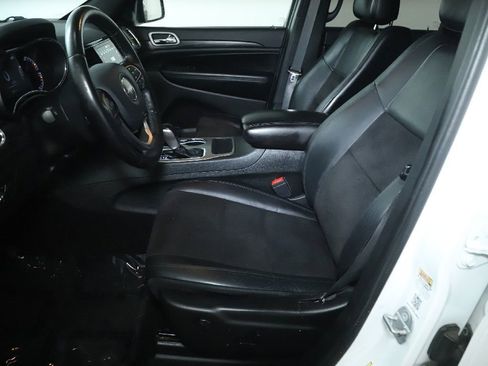 Used 2021 Jeep Grand Cherokee Laredo X AWD/4WD image 18