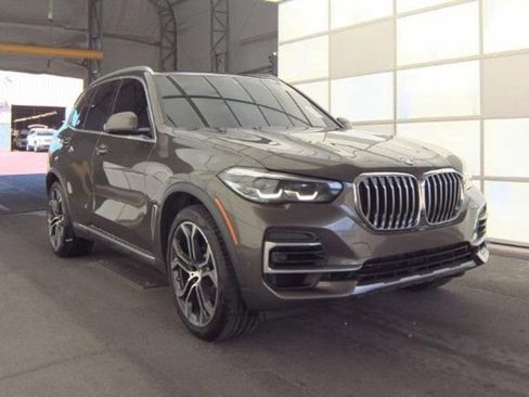 Used 2022 BMW X5 sDrive40i w/ Premium Package image 2