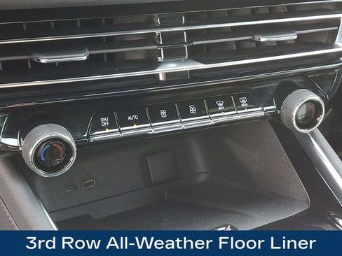 Used 2025 Chevrolet Traverse RS image 20