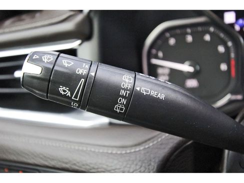 Used 2021 GMC Yukon Denali w/ Denali Premium Package image 18