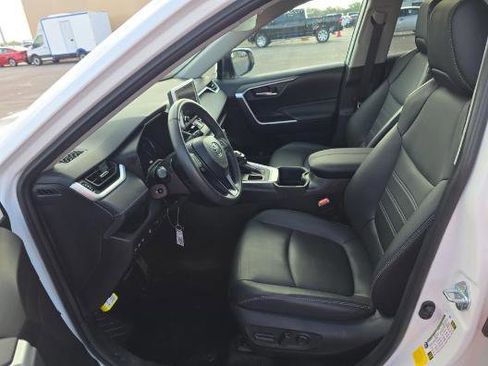 Used 2025 Toyota RAV4 XLE Premium w/ Weather Package FWD image 5