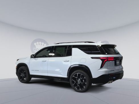 New 2026 Chevrolet Traverse RS w/ LPO, Floor Liner Package FWD image 8