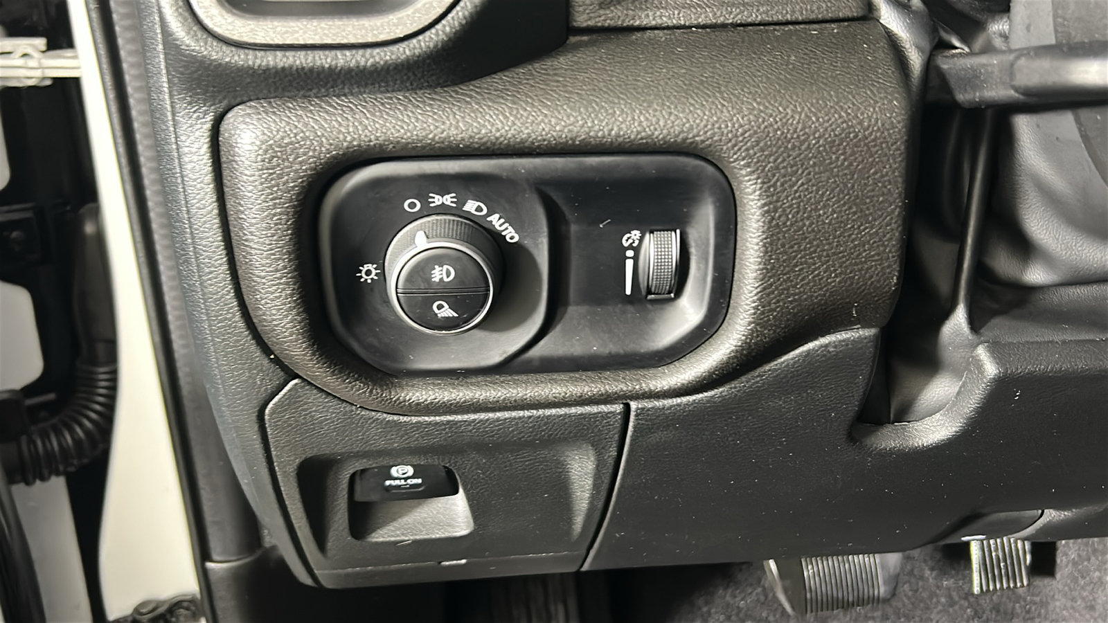 Used 2025 RAM 1500 Tradesman w/ Night Edition AWD/4WD image 24