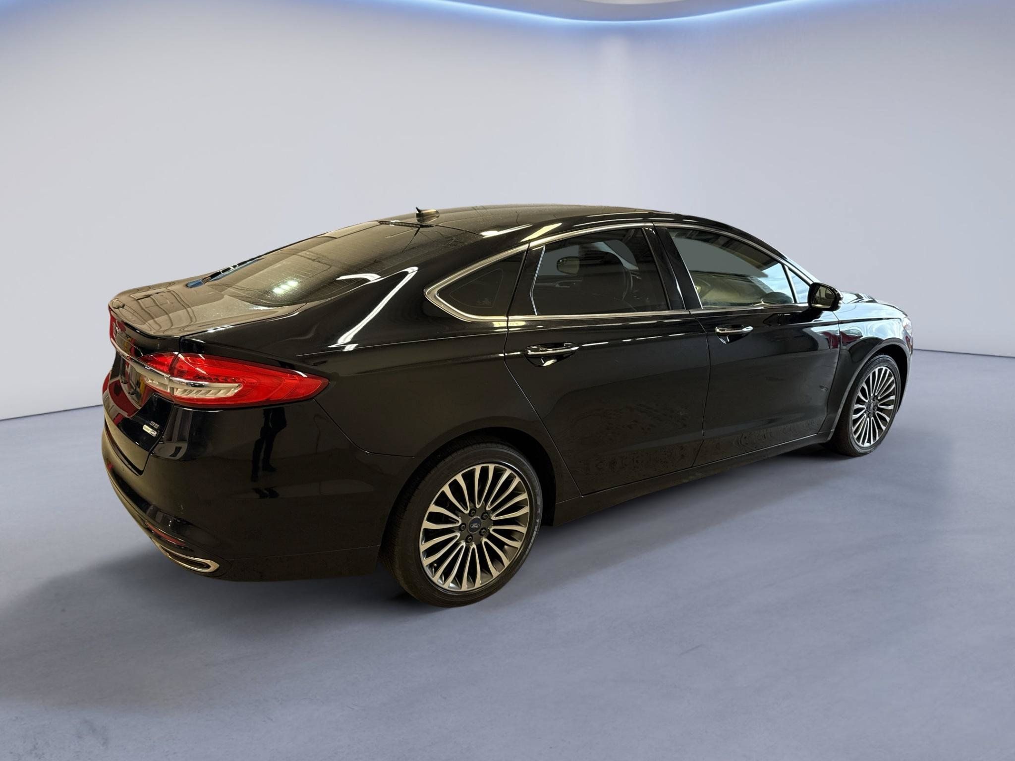 Used 2017 Ford Fusion SE w/ Fusion SE Technology Package AWD/4WD image 8