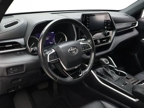 Used 2022 Toyota Highlander XSE FWD image 15