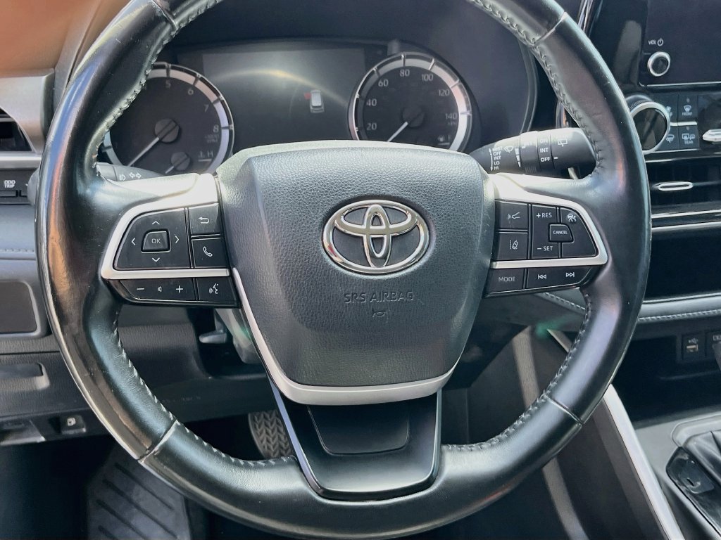 Used 2023 Toyota Highlander LE FWD image 11
