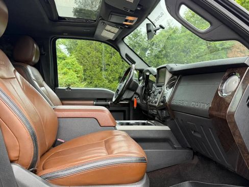 Used 2015 Ford F250 Platinum w/ FX4 Off-Road Package AWD/4WD image 32