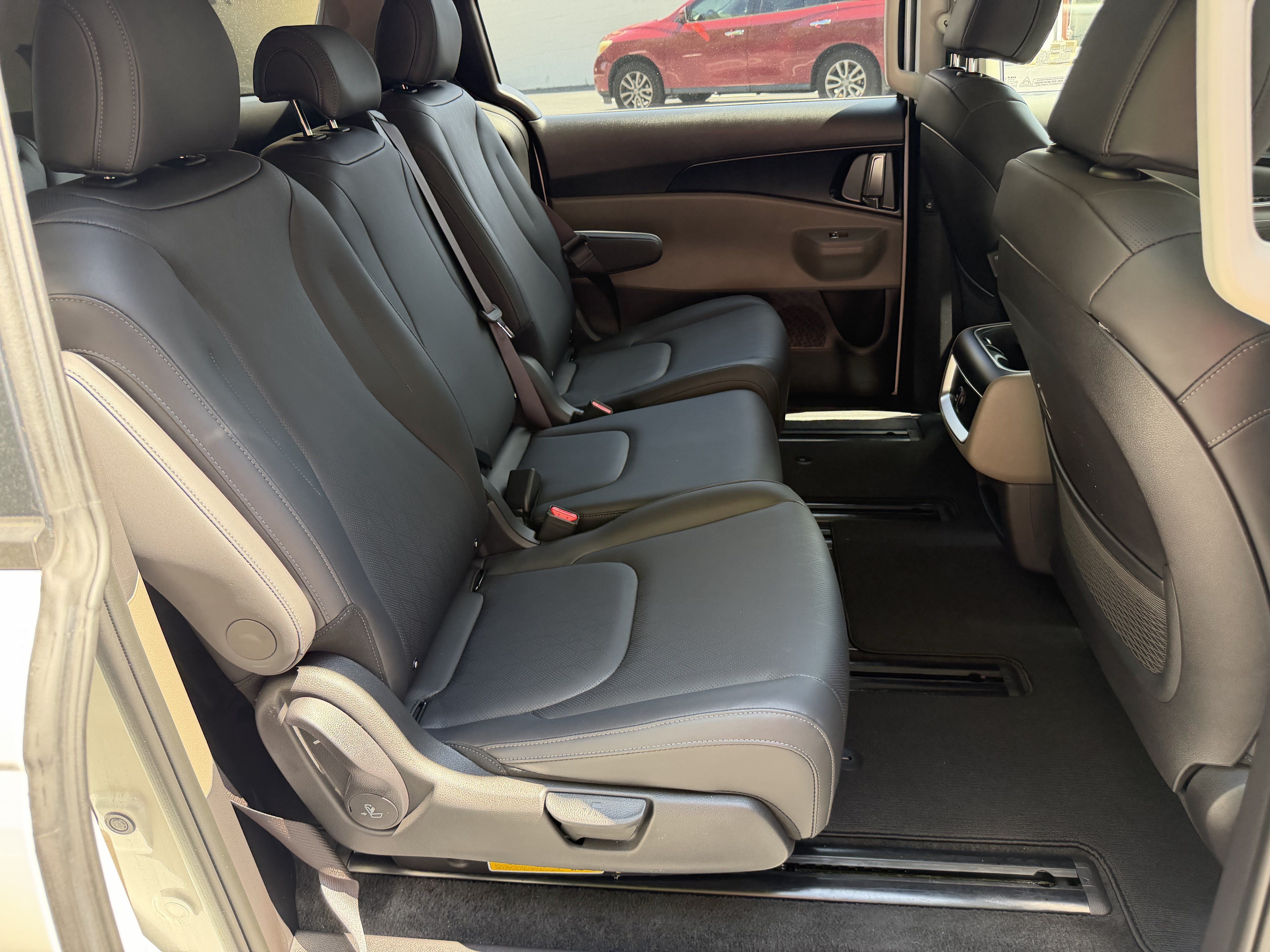 Certified 2026 Kia Carnival FWD image 15