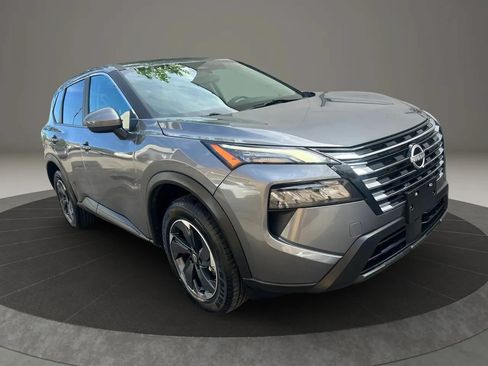 Used 2024 Nissan Rogue SV FWD image 3