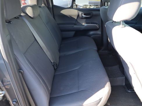 Used 2018 Toyota Tacoma TRD Sport image 36