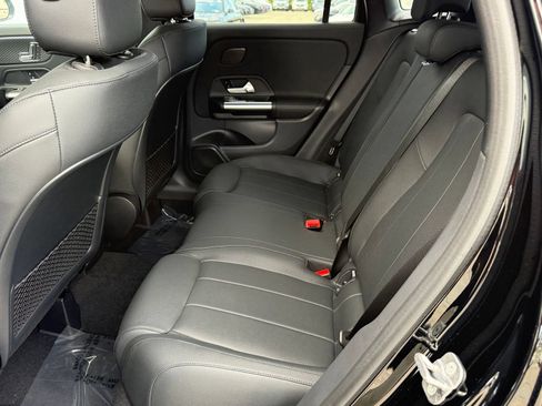 Used 2025 Mercedes-Benz GLA 250 image 39