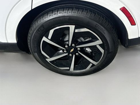 Used 2025 Chevrolet Equinox EV LT w/ Convenience Package image 11