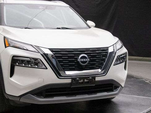 Used 2023 Nissan Rogue SV w/ SV Premium Package image 3