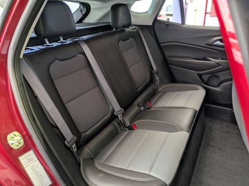 Used 2025 Chevrolet Trax LT w/ LT Convenience Package FWD image 27