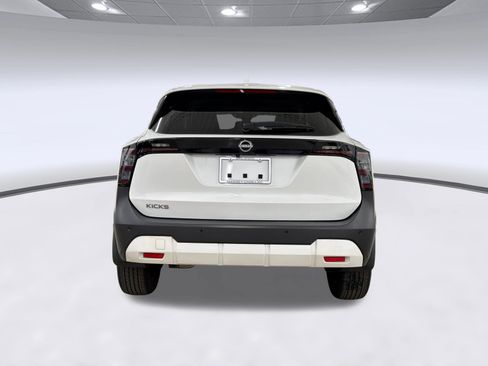 Used 2025 Nissan Kicks SV FWD image 10